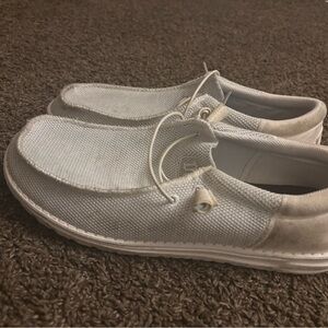 SZ 10 MENS Hey Dudes